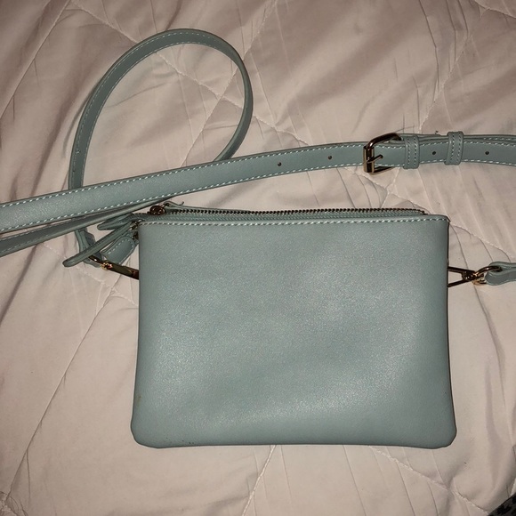 SUPER CUTE BABY BLUE PURSE - Picture 1 of 3